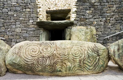 Newgrange: A Walker's Guide to Ireland's Ancient Boyne Valley