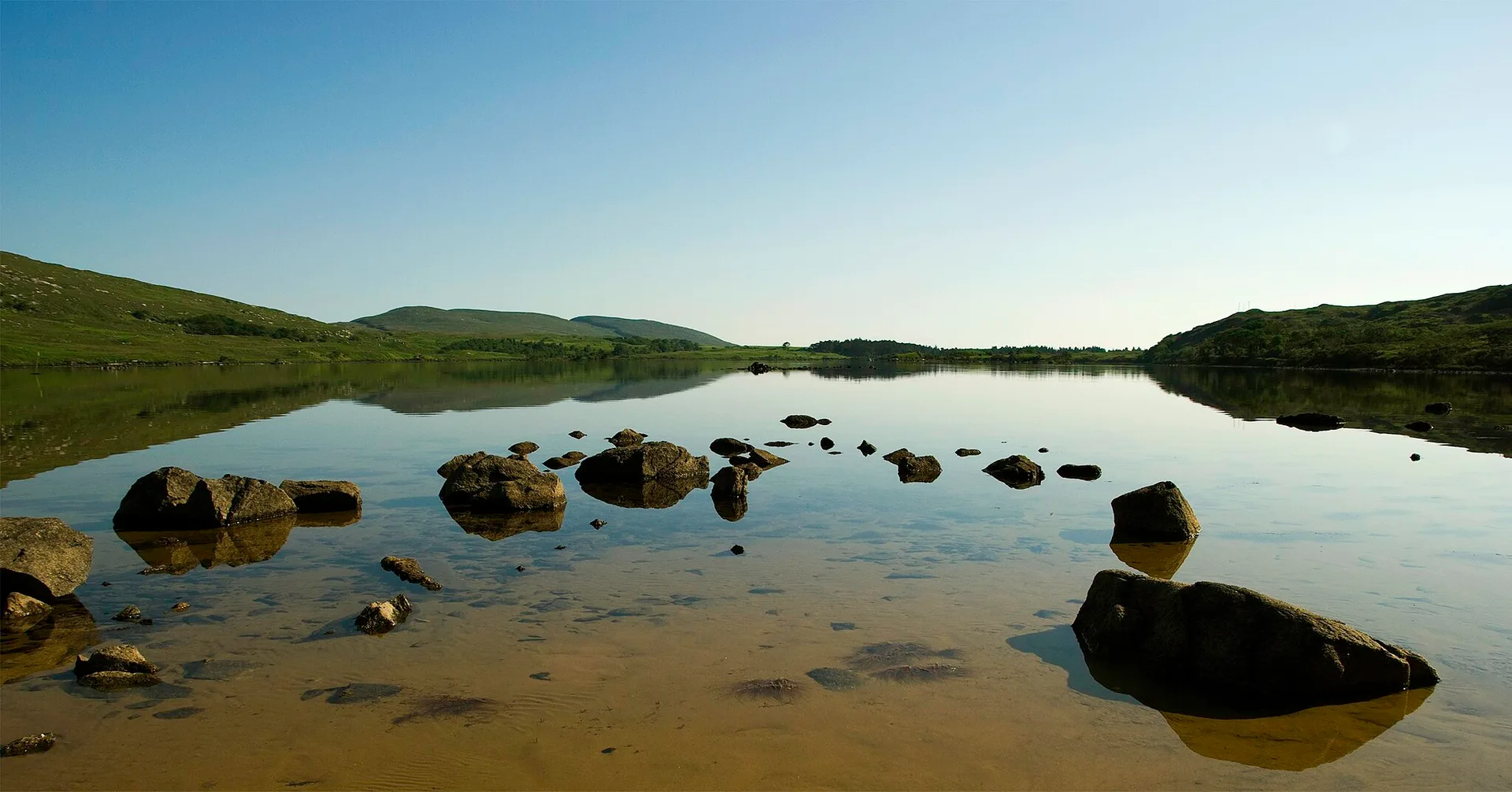 Walking trail through Glenveagh National Park with views of the Derryveagh Mountains
